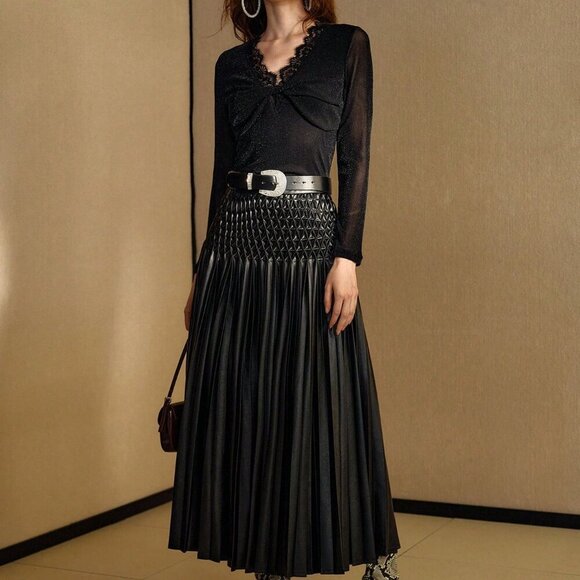 Black Elegant Women's Textured faux leather Pleated Skirt - Picture 1 of 7